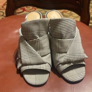 Gianni Bini shoes size 8 1/2 black and white plaid like new worn once